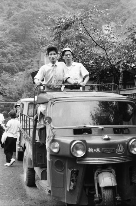 (02-3a) 58-07-19_22 1955 Daihatsu SCE7型(桃の木温泉の送迎車）.jpg